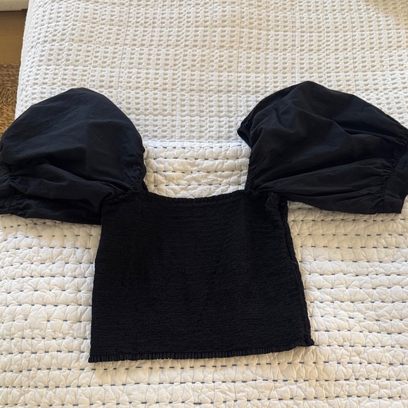 XiRENA Black Puff Sleeve Blouse - Picture 1 of 4